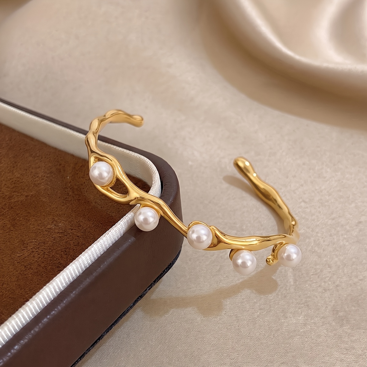 2pcs Retro Warm-Toned 18K Gold Plated Bangle Set